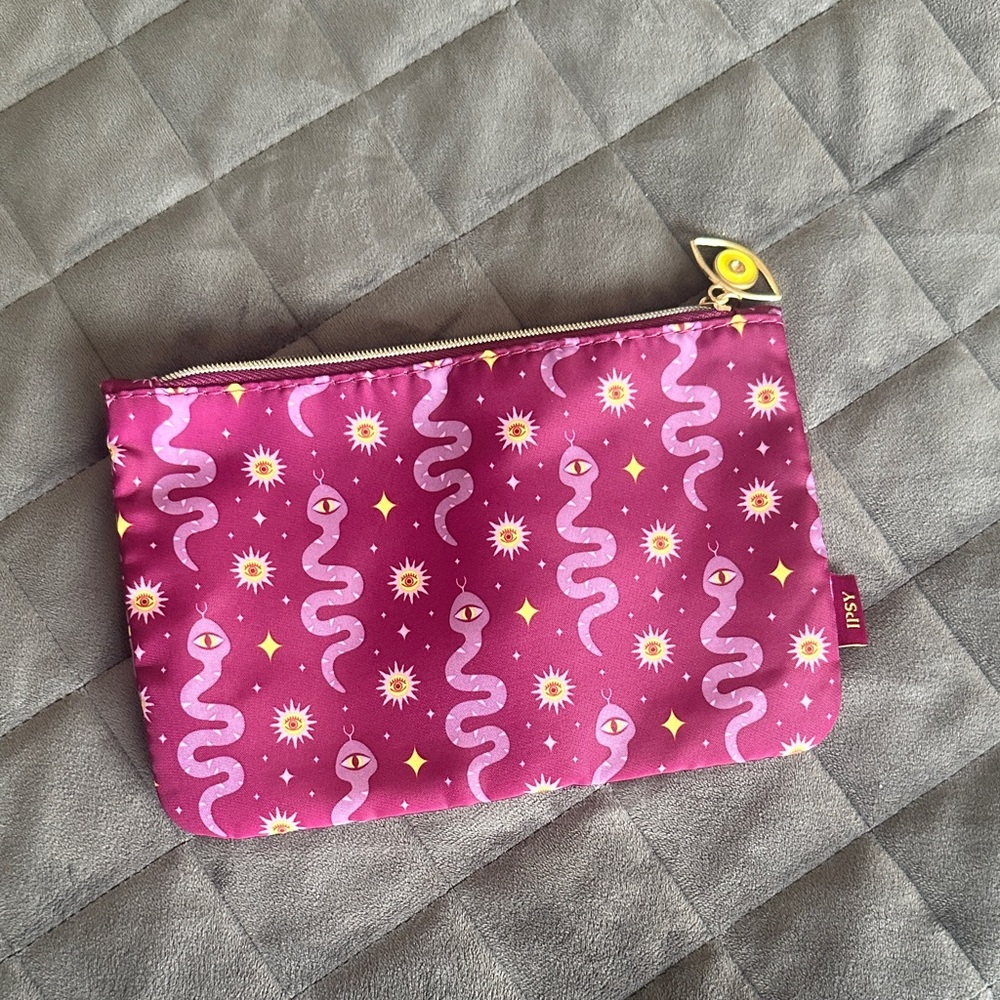 New 5/25💕Ipsy cosmetic bag